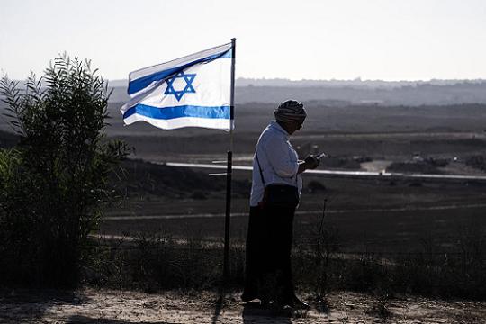 وزراء ونواب من اليمين المتطرف يطالبون برفع العلم الإسرائيلي شمالي غزة وإعادة الاستيطان