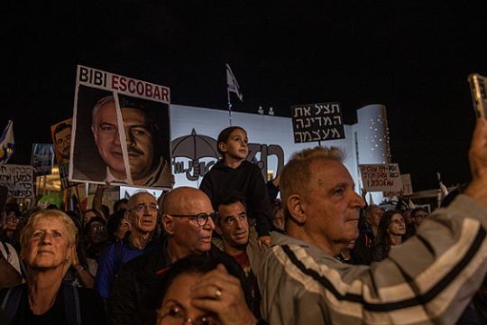 نتائج استطلاع جديد في إسرائيل: نتنياهو يتصدّر وتراجع التأييد لتشكيل "لجنة تحقيق وطنية"