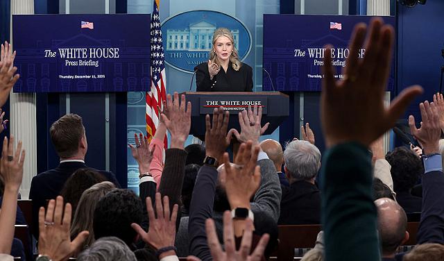 الولايات المتحدة تفرض عقوبات جديدة على مقربين من مادورو وشركات نفط فنزويلية