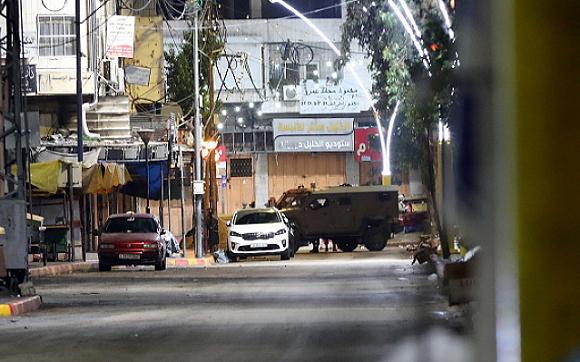 الاحتلال يزعم محاولة طعن في بؤرة استيطانية ويغلق مداخل قلقيلية وسط انتشار مكثف واقتحامات