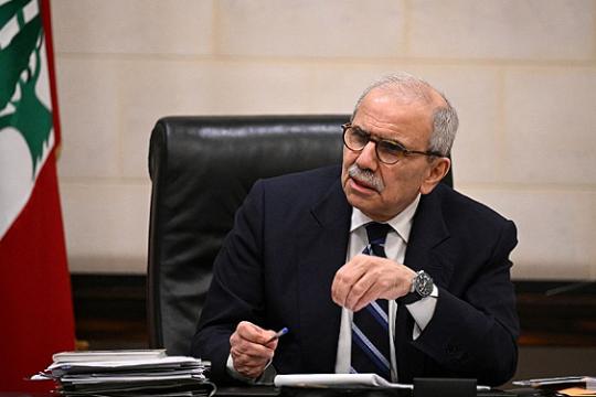 لبنان يقرع باب الخروج من الانهيار: مشروع قانون لتوزيع الخسائر وإعادة هيكلة القطاع المصرفي