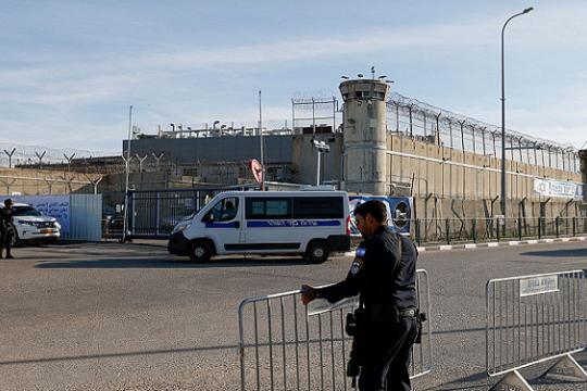 هيئة الأسرى: أوضاع كارثية وإهمال طبي يهددان حياة معتقلين مرضى في سجن ريمون