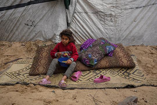 الصحة العالمية تحذّر: أكثر من 100 ألف طفل مهددون بسوء تغذية حاد في غزة