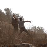 مستوطنون يطلقون النار على تجمع فلسطيني شمال شرق القدس ويصيبون ثلاثة مواطنين