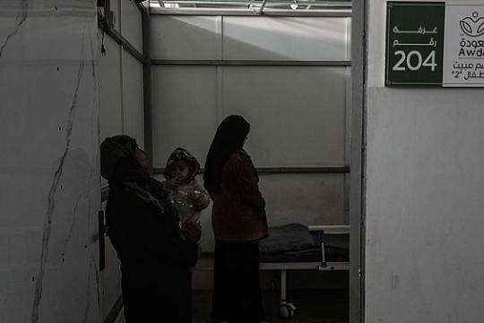 مستشفى العودة في النصيرات يستأنف العمل بعد وصول كمية محدودة من الوقود