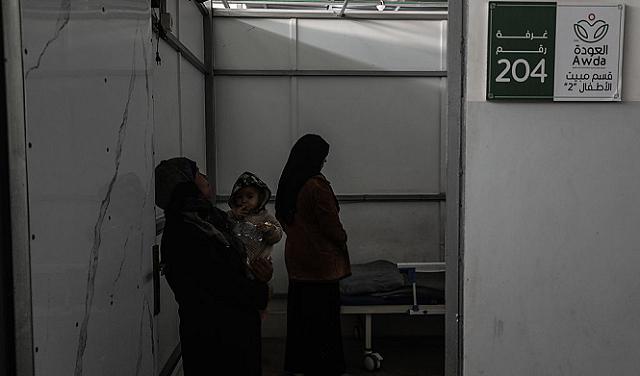 الخدمات الطبية الأساسية تعود مؤقتًا وسط أزمة وقود حادة في غزة