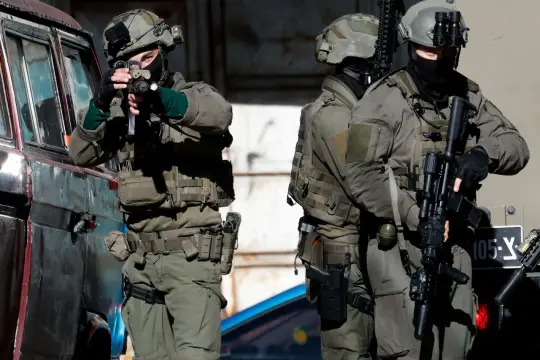 اعتداءات الاحتلال الإسرائيلي في الضفة: اقتحامات واعتقالات وإصابات بالرصاص