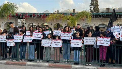 سخنين وبلدات عربية أخرى تشهد وقفات احتجاجية بعد صلاة الجمعة ومظاهرات قطرية ضد تقاعس الشرطة الإسرائيلية