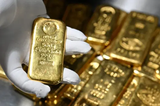 الذهب يستقر قرب 4400 دولار مع تراجع مخاوف رفع الفائدة الأميركية
