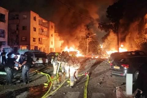 سقوط مقذوفات في تل أبيب وحولون وريشون لتسيون دون تسجيل إصابات رسمية