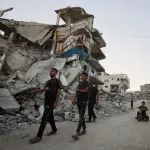 فورين أفيرز: غالبية الفلسطينيين تؤيد حل الدولتين وتبحث عن بديل لحماس وفتح