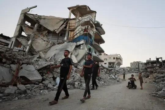 فورين أفيرز: غالبية الفلسطينيين تؤيد حل الدولتين وتبحث عن بديل لحماس وفتح