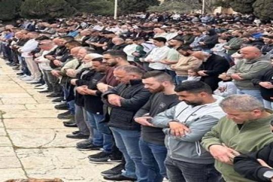 100 ألف مصلٍ يؤدون صلاة الجمعة في المسجد الأقصى بعد إعادة فتحه
