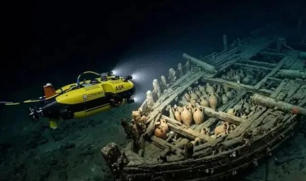 الغواصون يلاحقون الزمن قبل بدء مشروع سكني ضخم على الموقع التاريخي