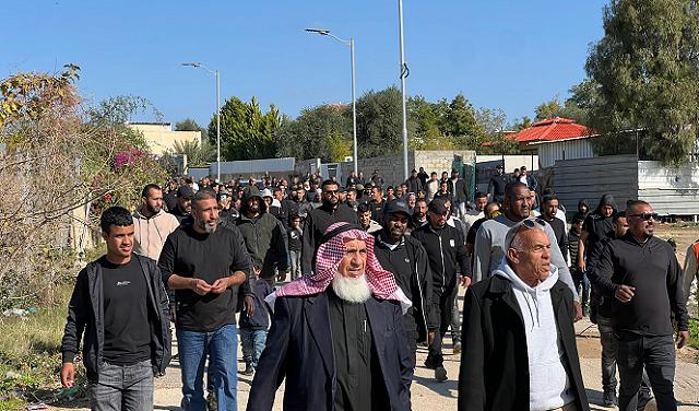 آلاف من أهالي النقب يشاركون في مسيرة حاشدة بترابين الصانع رفضًا لحصار بن غفير