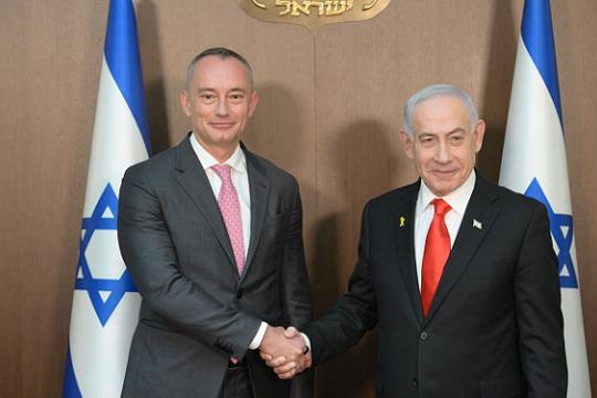 نتنياهو يلتقي مرشح واشنطن لإدارة "مجلس السلام" في غزة ويؤكد على نزع سلاح حماس