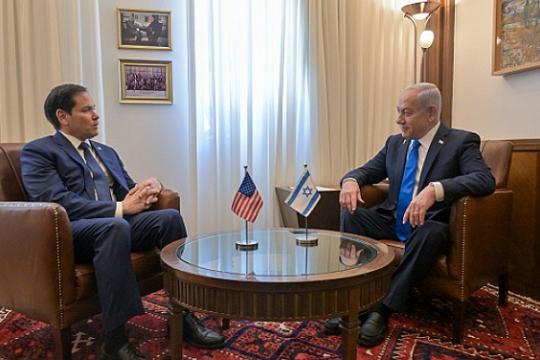 اتصالات مكثفة بين واشنطن وتل أبيب بالتزامن مع احتجاجات واسعة داخل إيران وتوتر إقليمي متصاعد