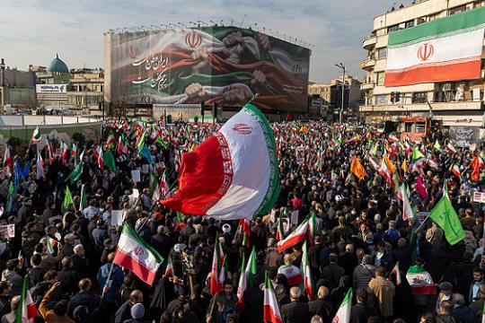 خامنئي يشيد بتظاهرات مؤيدة للحكومة ويعتبرها تحذيرًا للولايات المتحدة