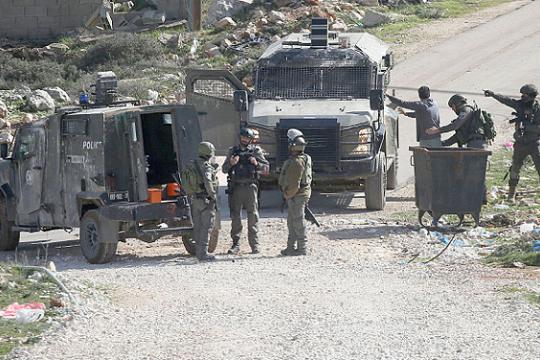 الاحتلال يواصل التصعيد في الضفة والقدس: اقتحامات موسعة وتحويل منازل إلى ثكنات عسكرية