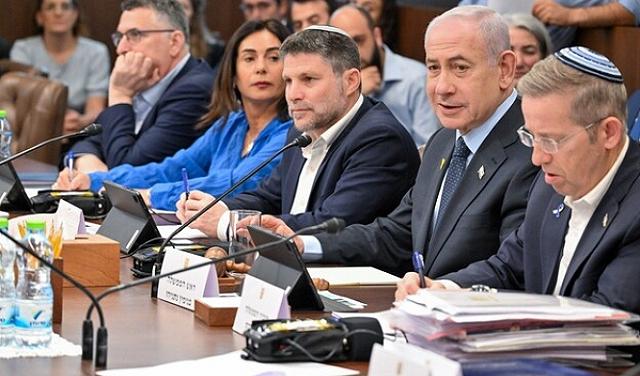 وزير المالية يضغط على الأحزاب الحريدية للتصويت، واشتباكات كلامية بين وزيري الحكومة خلال الاجتماع