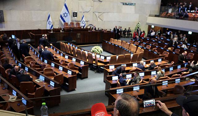 مركز "عدالة" يعتبر التشريع المقترح نظامًا قانونيًا عنصريًا يهدد حياة الفلسطينيين ويقلّص ضماناتهم القضائية