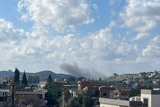 غارات إسرائيلية واسعة على جنوب لبنان بزعم استهداف مواقع لحزب الله