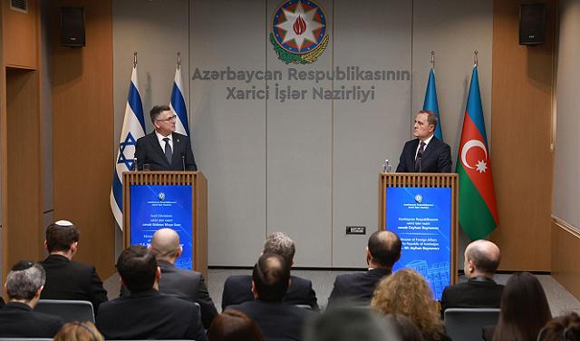 بيراموف يدعو لحل سلمى للقضية الفلسطينية عبر المفاوضات، بينما ركز المسؤول الإسرائيلي على التهديد الإيراني