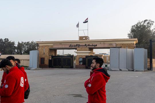 الجيش الإسرائيلي يعلن جاهزيته لفتح معبر رفح وبدء إعادة إعمار جزئية لغزة