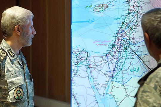 إيران تتوعّد بردّ ساحق على أي ضربة أميركية وسط تصاعد التوتر والعقوبات الدولية