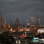 ترامب يعلن إعادة فتح المجال الجوي لفنزويلا ويفتح الباب أمام الاستثمار النفطي