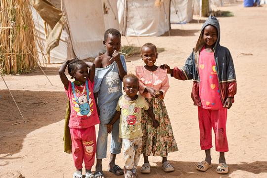 أطباء السودان يحذّرون من أوضاع إنسانية كارثية لأكثر من 600 طفل وامرأة في مخيم نازحين بكادوقلي