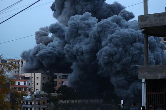 غارات إسرائيلية واسعة على جنوب لبنان واستشهاد شخص بقصف مسيّرة