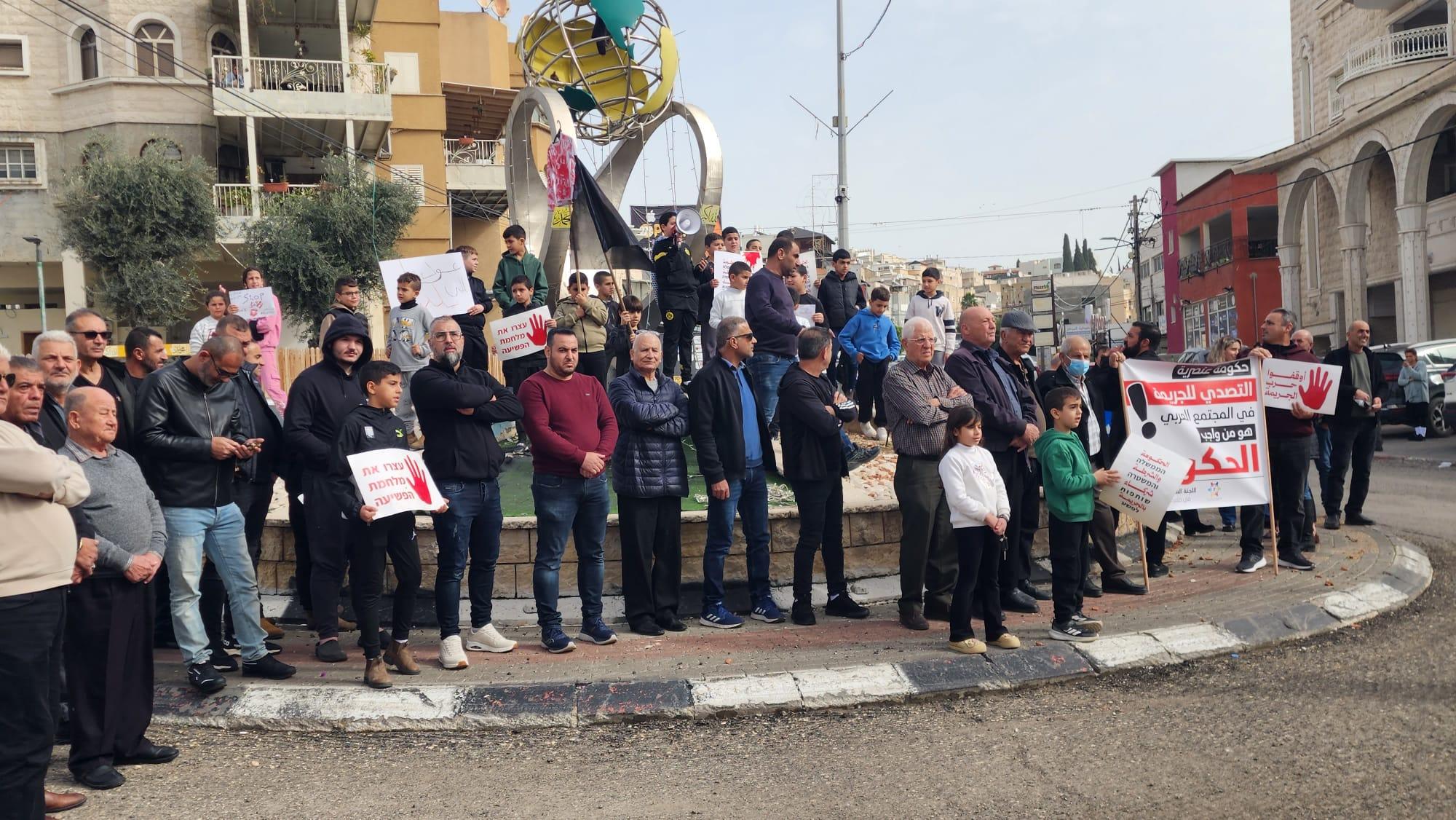 وقفتان احتجاجيتان تسبق مظاهرة "الرايات السوداء" غدًا في تل أبيب ضد العنف المستشري وانتشار السلاح