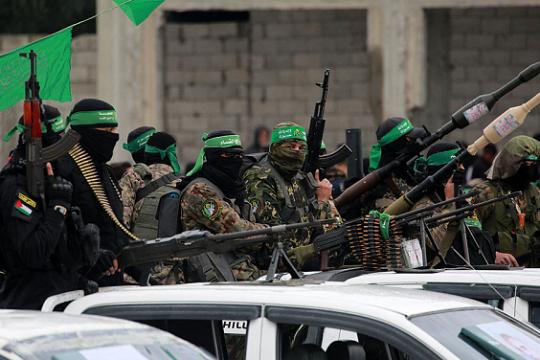 استطلاعات إسرائيلية: تشكك واسع بإمكانية نزع سلاح حماس وتراجع الحسم بين معسكري الائتلاف والمعارضة