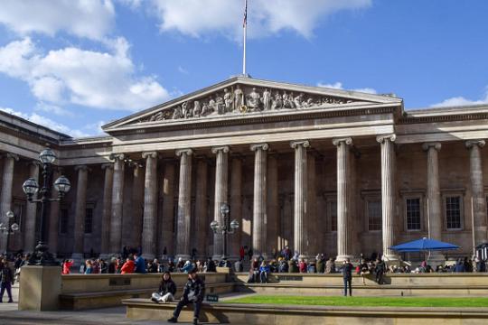 متحف الآثار البريطاني يزيل اسم "فلسطين" من خرائطه ومعروضاته