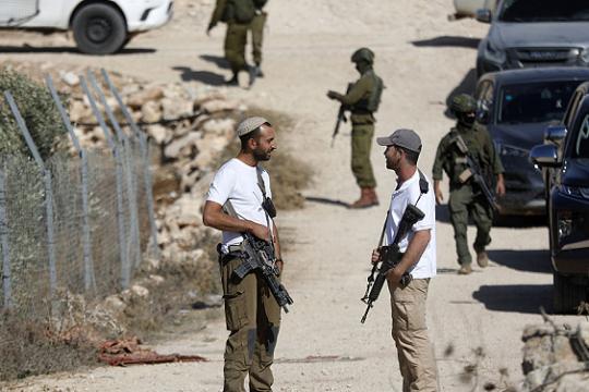 اقتحام مدرسة جنوب نابلس وتصاعد اعتداءات المستوطنين في الضفة الغربية