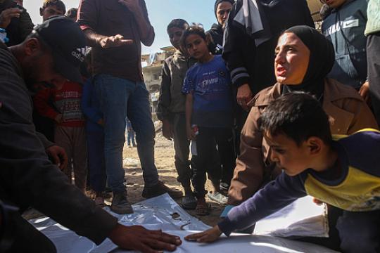 شهيدان و11 إصابة خلال 24 ساعة في غزة وسط تواصل القصف وخروقات الهدنة