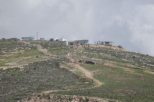 القدس: شهيد في هجوم مستوطنين على مخماس وتصعيد أمني إسرائيلي قبيل رمضان