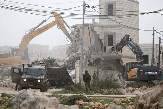 هآرتس: إسرائيل تصدر 66 رخصة بناء للفلسطينيين مقابل 22 ألفاً للمستوطنين خلال 11 عاماً