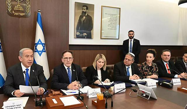 وزير الأمن القومي يمنع حضور بوعاز بلات، ما دفع المستشارة القضائية والمدعي العام والمفتش العام للشرطة للانسحاب