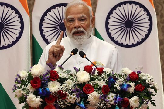 أوحانا يدعو نواباً سابقين للكنيست تحسباً لمقاطعة المعارضة خطاب مودي