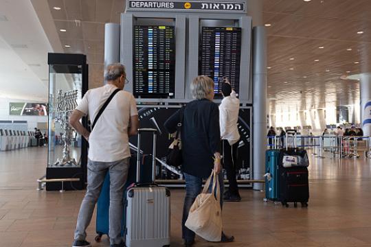 دول تُجلي دبلوماسييها من إيران وإسرائيل وسط تصاعد التوتر