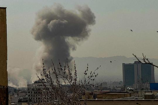 مقتل 118 طالبة في غارة إسرائيلية على مدرسة ابتدائية في ميناب بإيران