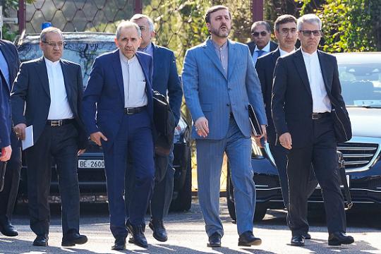 تقرير: مفاوضات إيران–الولايات المتحدة كانت "خداعًا" للتحضير للهجوم العسكري