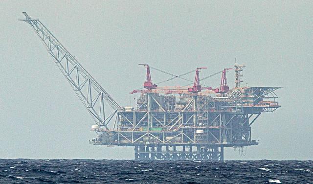 قرار أمني بإيقاف المنصة البحرية قبالة حيفا وتفعيل «القوة القاهرة» في عقود التوريد