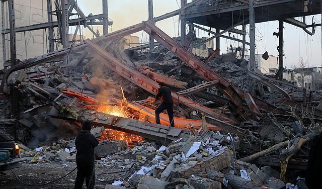 مئات الأهداف الإيرانية تستهدفها الضربات الإسرائيلية بينما الحرس الثوري يطلق صواريخ ومسيرات على قواعد أميركية