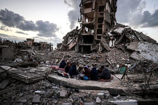 قصف متواصل وإغلاق للمعابر في غزة ودعوة أممية لرفع الحصار