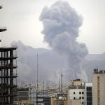 تبادل مكثف للهجمات بين إيران وإسرائيل: صواريخ على تل أبيب وغارات إسرائيلية على طهران