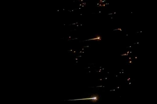 مقتل علي لاريجاني في طهران وتصعيد صاروخي إيراني واسع نحو إسرائيل