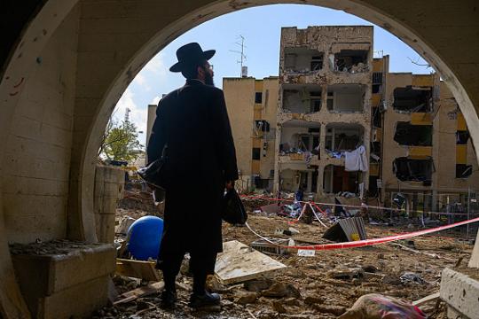 صواريخ إيرانية تضرب جنوب إسرائيل وتصعيد متبادل مع غارات على طهران